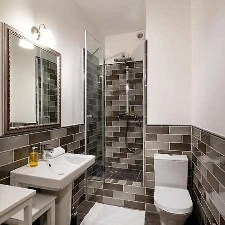Апартаменты Old Marstalu Rooftop 3 Bedroom Рига